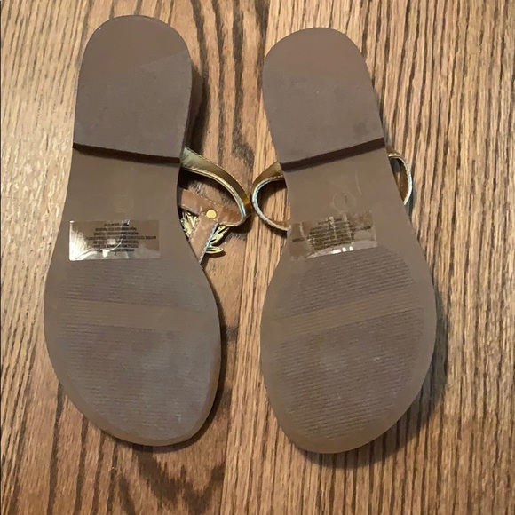 Lilly Pulitzer pineapple Sandals new condition I never wore them - Picture 2 of 2